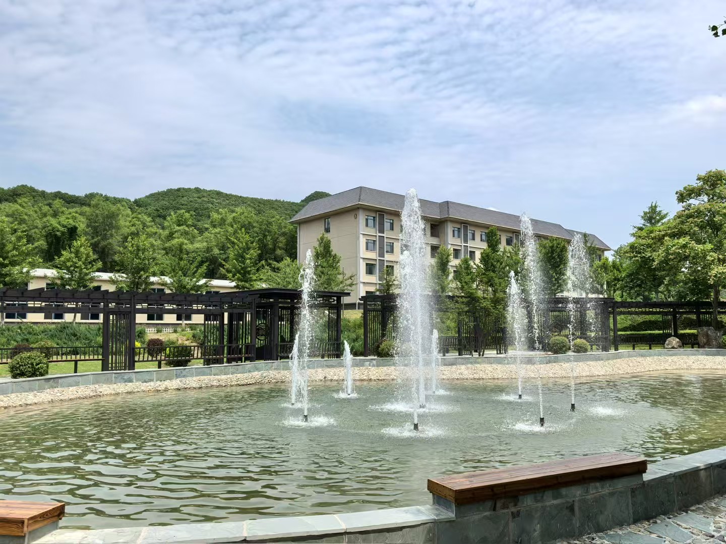 人工湖